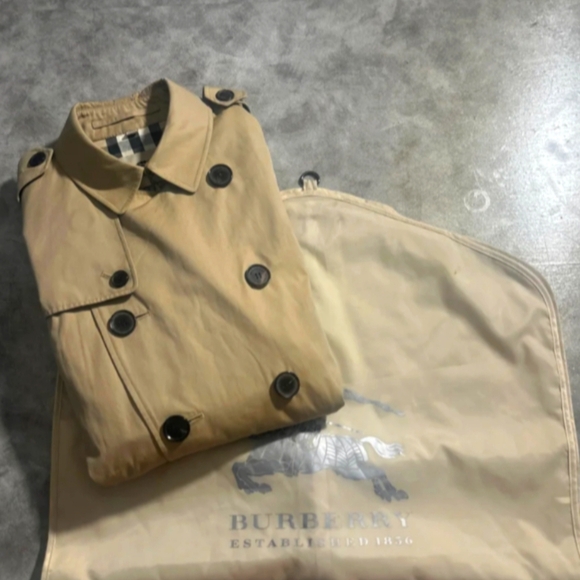 Short Burrbery mens trenchcoat - Picture 8 of 9